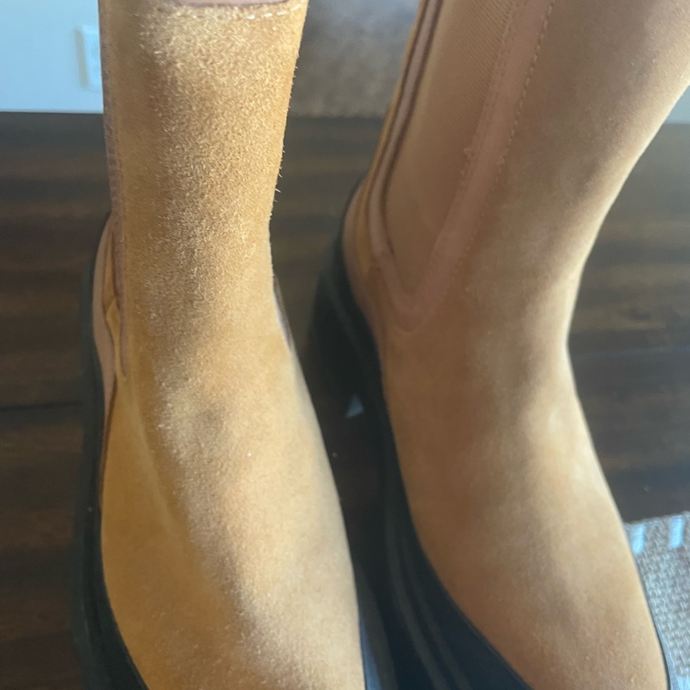 Boots - Picture 2 of 7